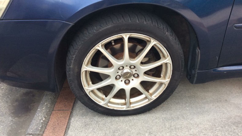 タイヤホイール前