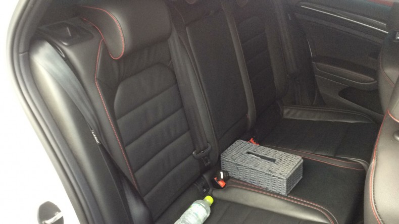 内装後方シート