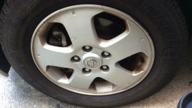 タイヤホイール前