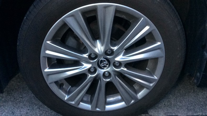 タイヤホイール前