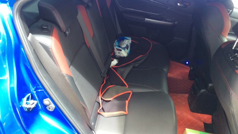 内装後方シート