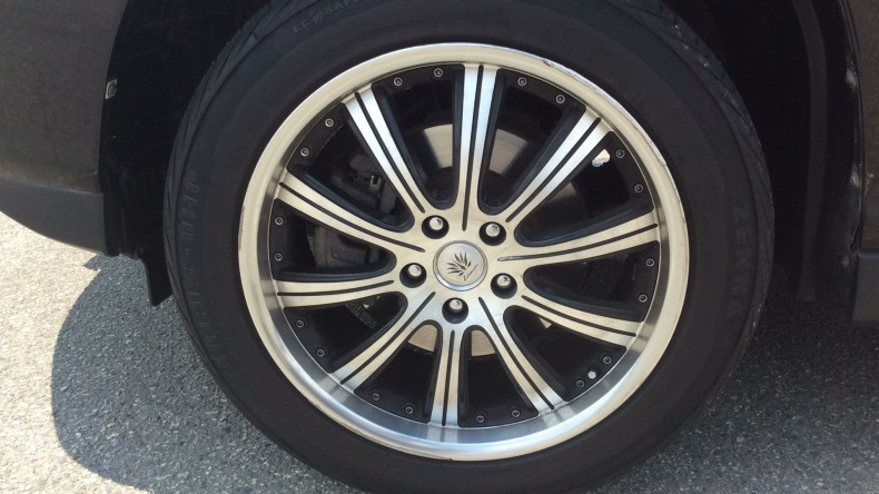 タイヤホイール前