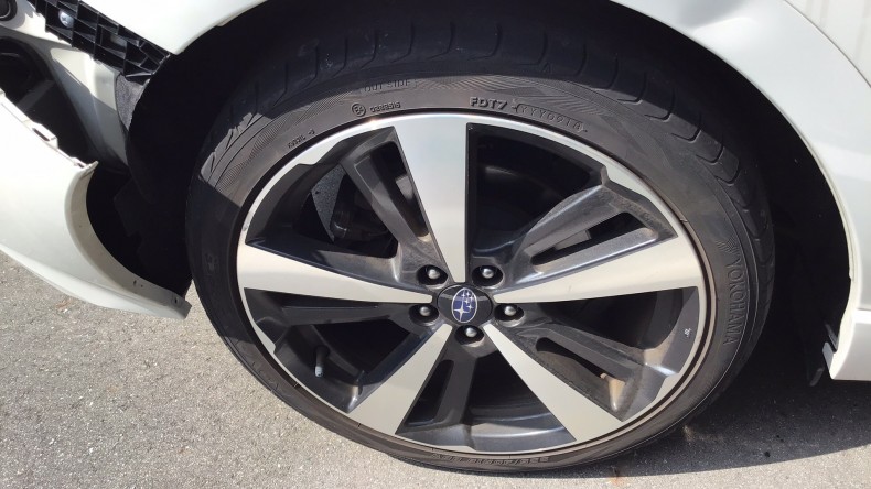 タイヤホイール前