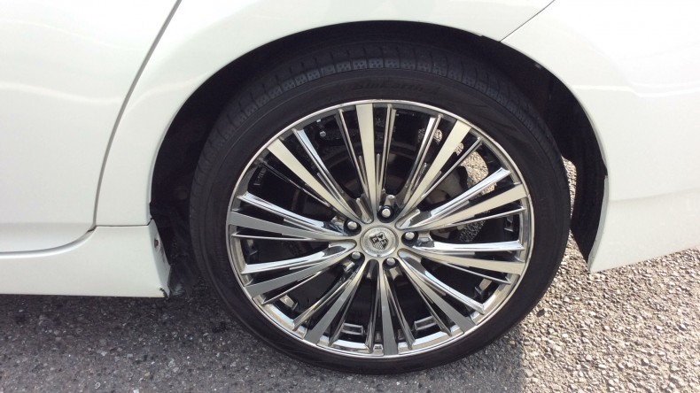 タイヤホイール前