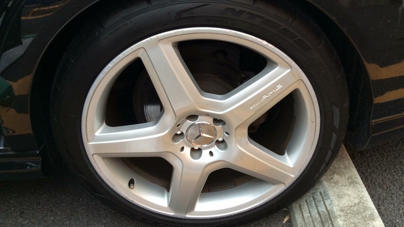 タイヤホイール前