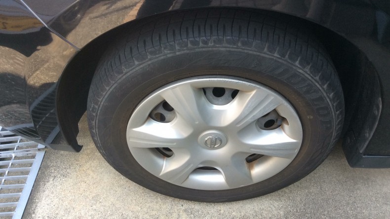 タイヤホイール前