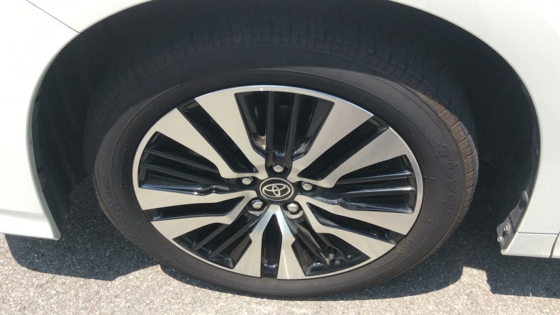 タイヤホイール前