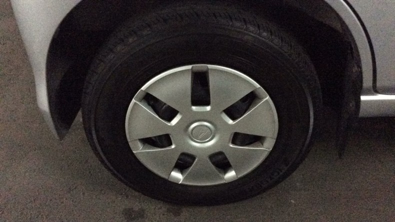 タイヤホイール前