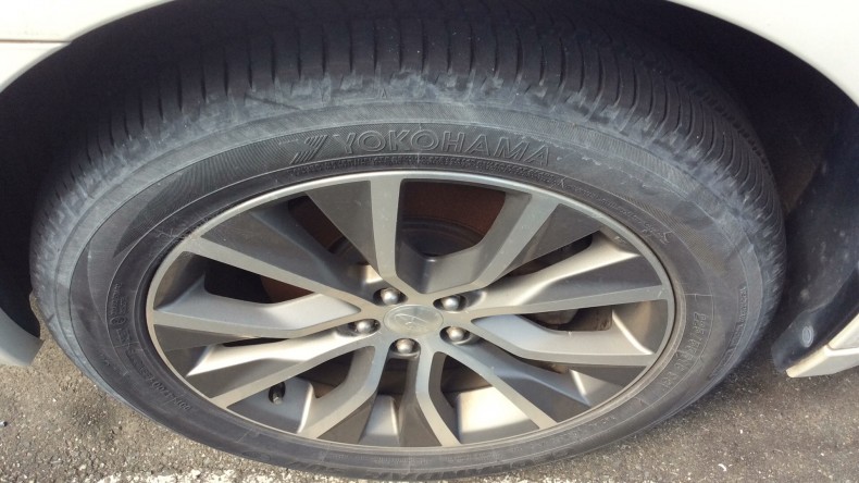 タイヤホイール前