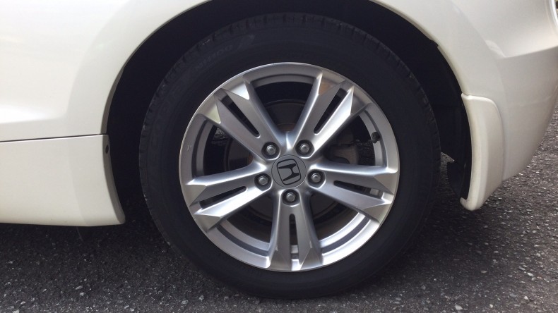 タイヤホイール前