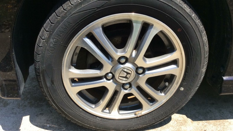 タイヤホイール前