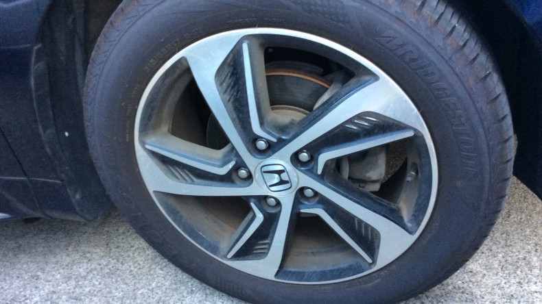 タイヤホイール前