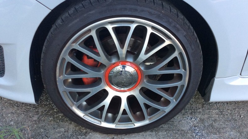 タイヤホイール前