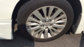 タイヤホイール前