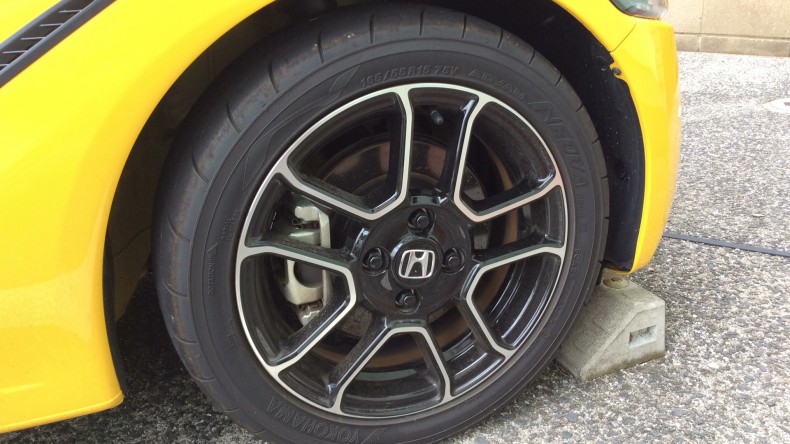 タイヤホイール前