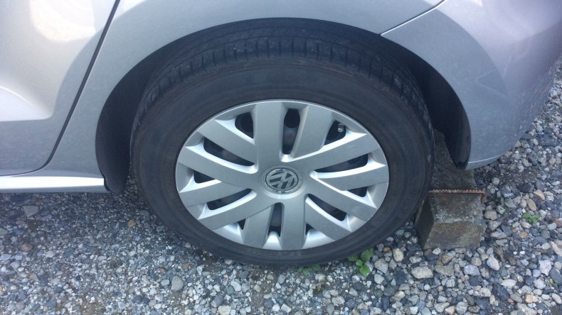 タイヤホイール前