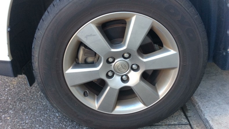 タイヤホイール前