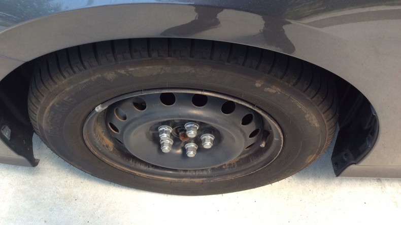 タイヤホイール前