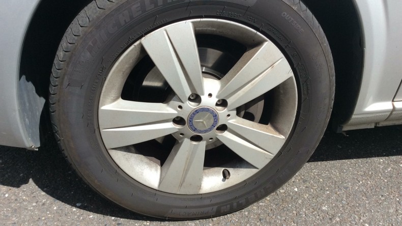 タイヤホイール前