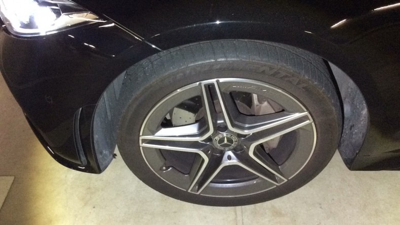 タイヤホイール前