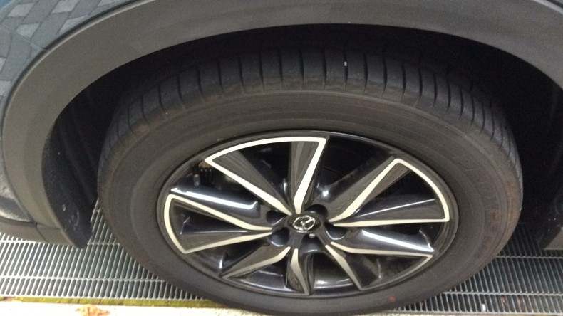 タイヤホイール前