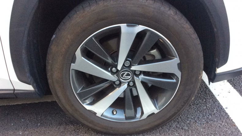 タイヤホイール前