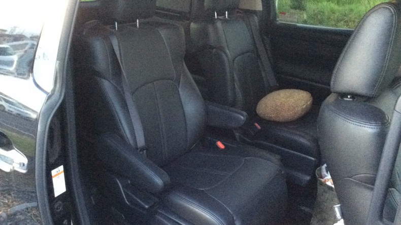 内装後方シート