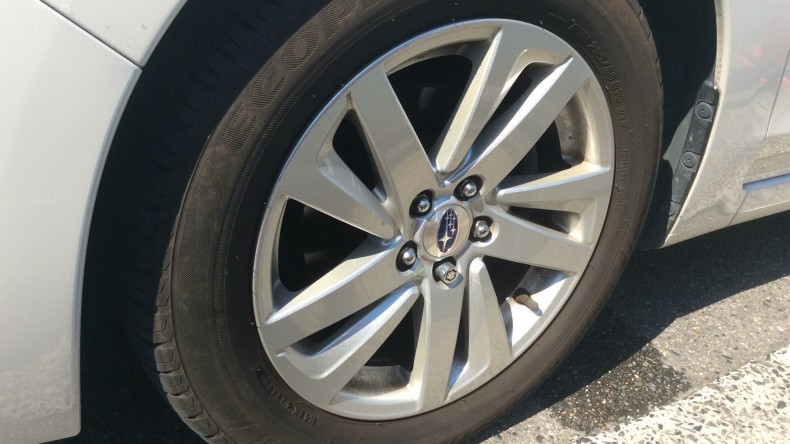 タイヤホイール前