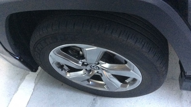 タイヤホイール前