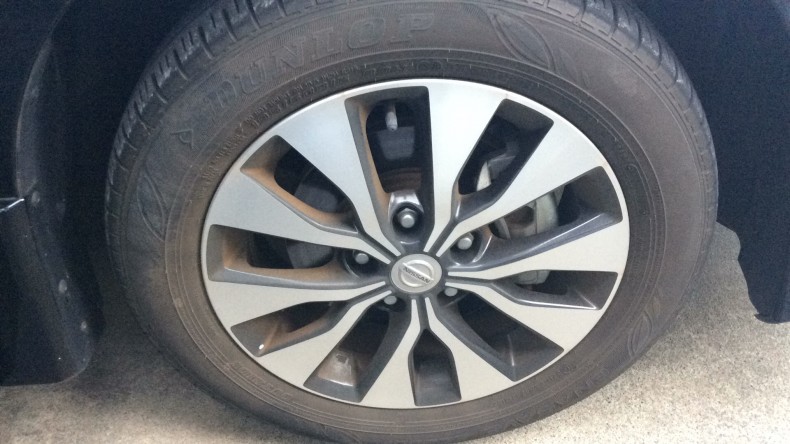 タイヤホイール前