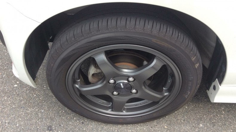 タイヤホイール前