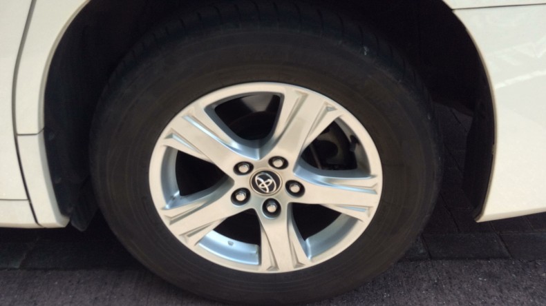 タイヤホイール前