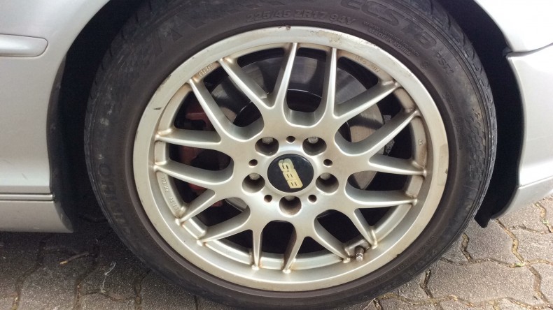 タイヤホイール前