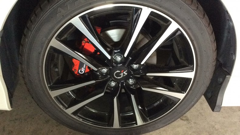 タイヤホイール前