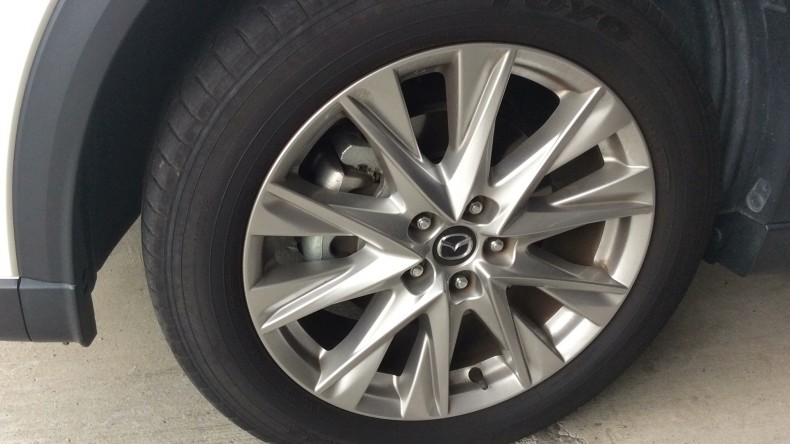 タイヤホイール前