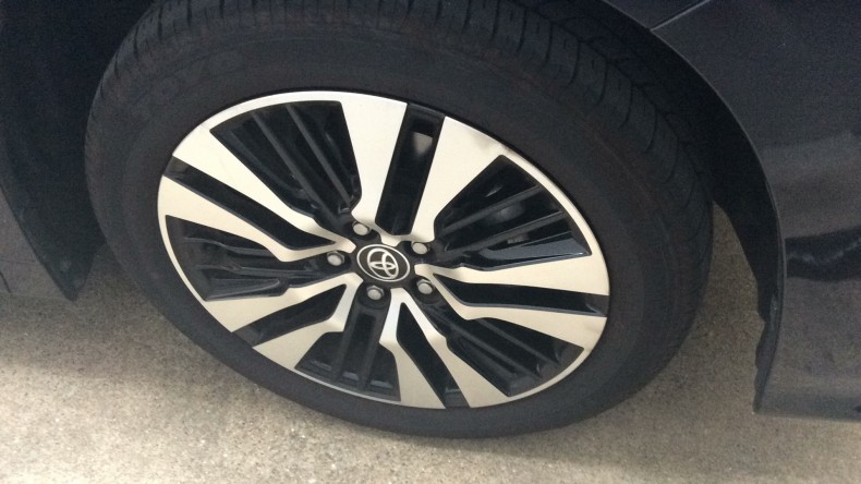 タイヤホイール前