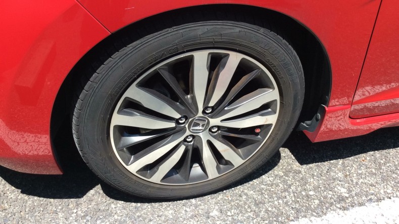 タイヤホイール前