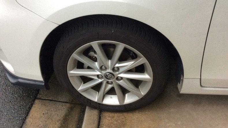 タイヤホイール前