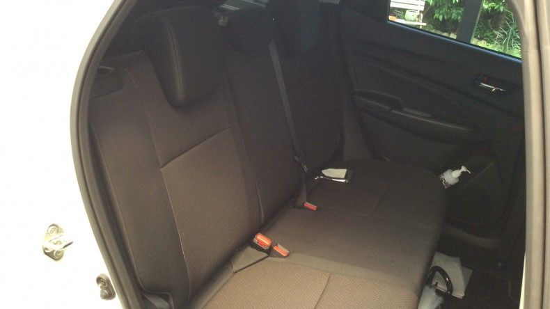 内装後方シート