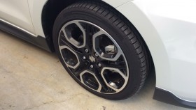 タイヤホイール前