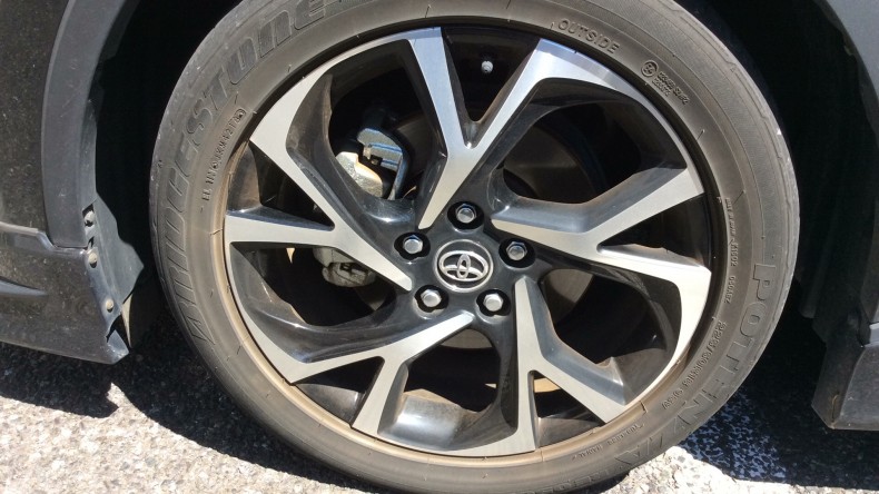 タイヤホイール前