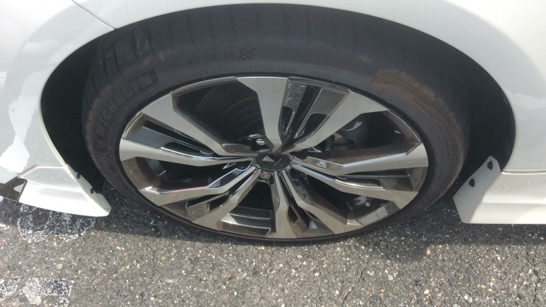 タイヤホイール前