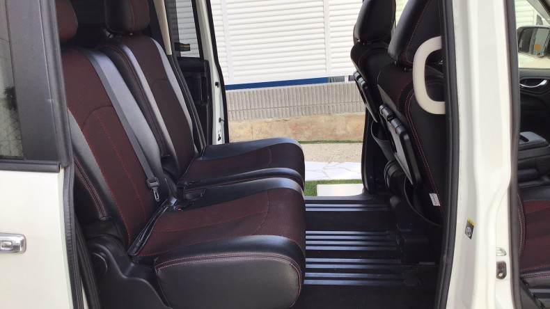 内装後方シート