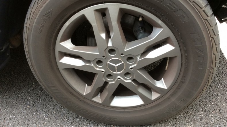 タイヤホイール前