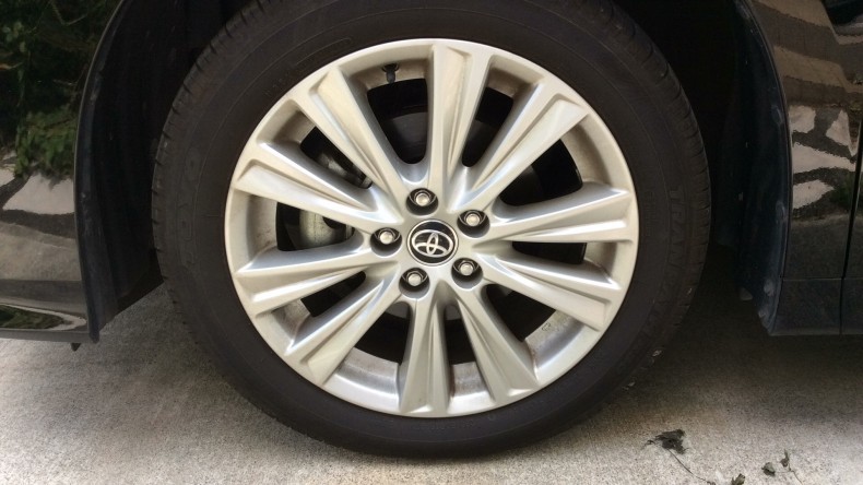 タイヤホイール前