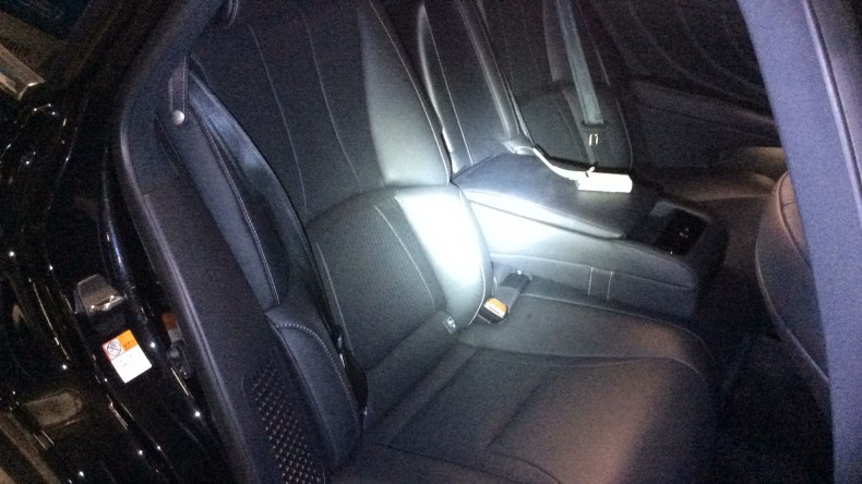 内装後方シート