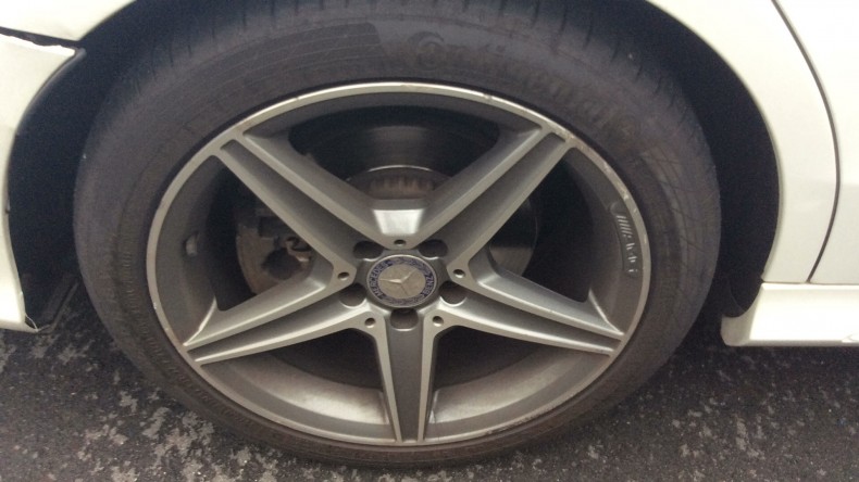 タイヤホイール前