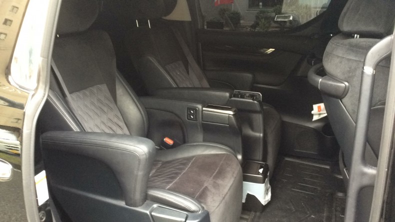 内装後方シート