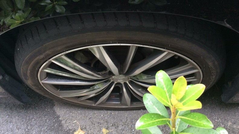 タイヤホイール前