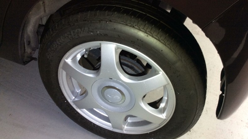 タイヤホイール前